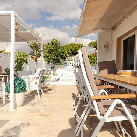 Cara, Costabella Villa
